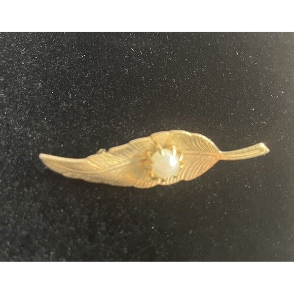 Vintage Gilded Leaf Brooch Pin Gold Tone Faux Pearl 2.25" - Picture 3 of 5